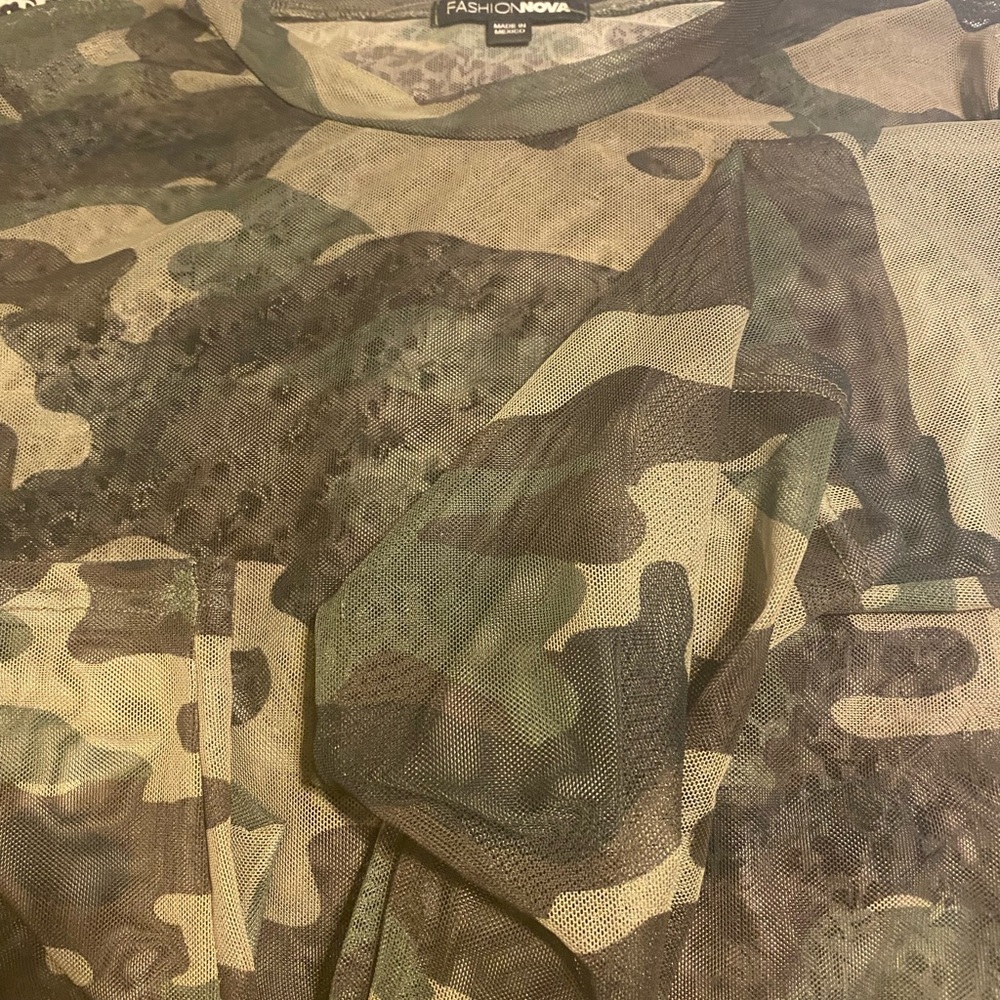 ✨Camo Mesh Crop Top ✨ - Picture 2 of 2
